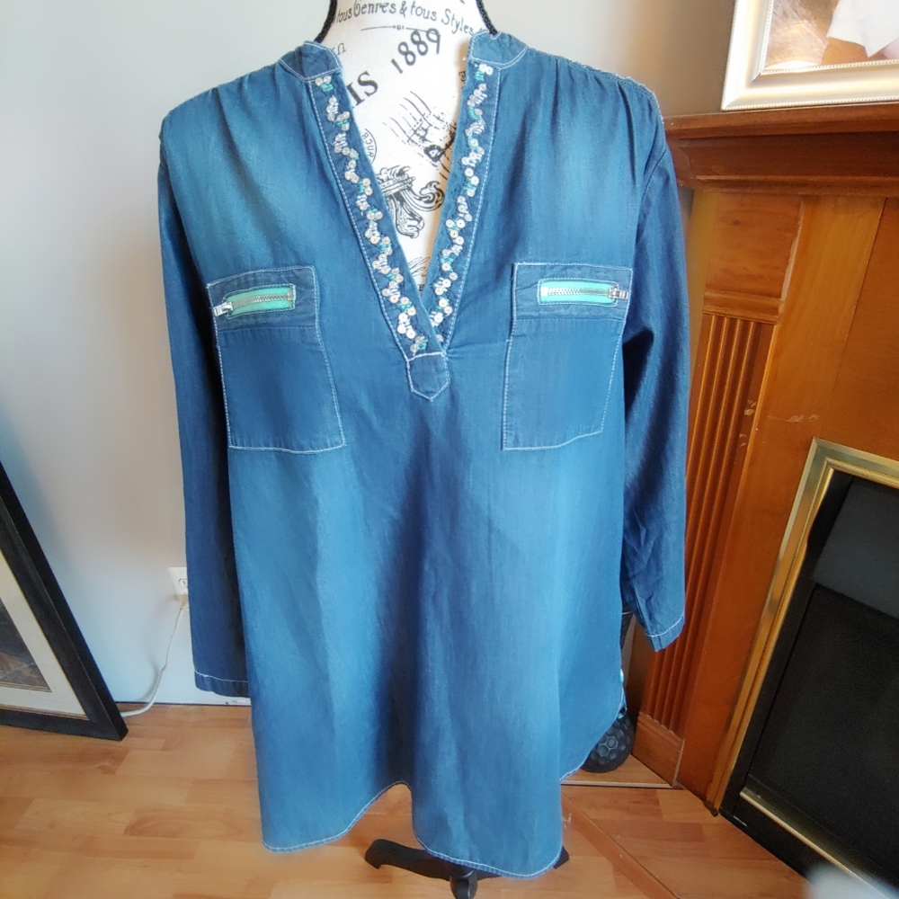Bleu Bayou Embellished Chambrey Tunic Size Medium.